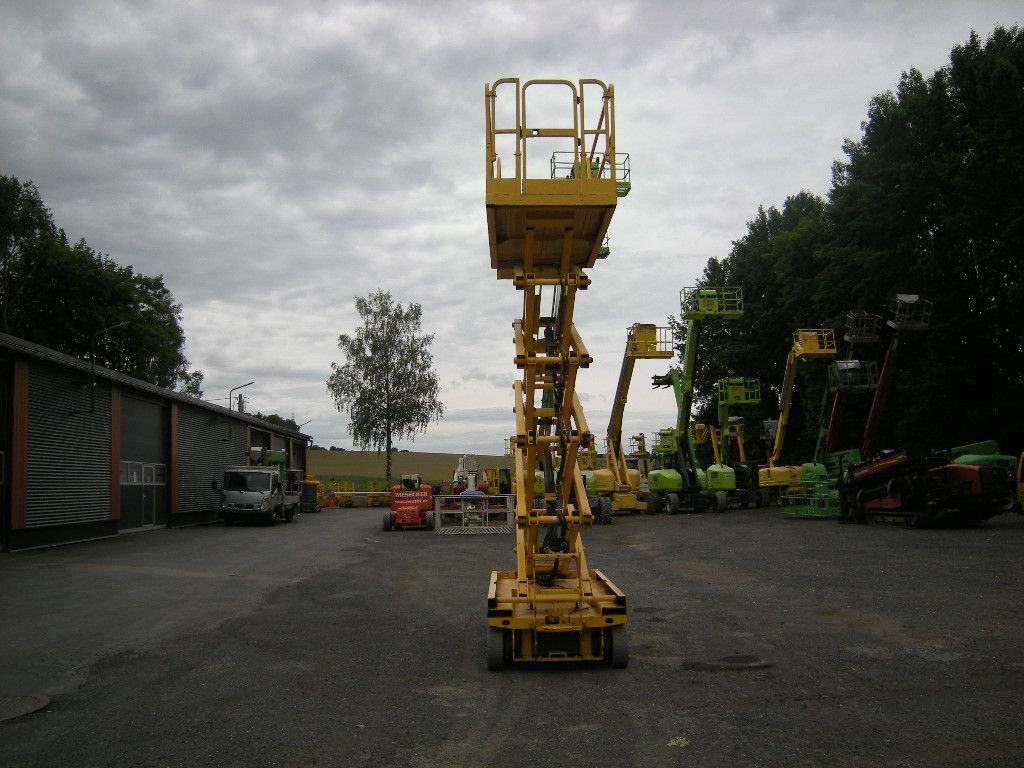 Genie GS 3246, Scherenarbeitsbühne Genie 11,9 m - Vazdušna platforma montirana na kamion: slika 3 Genie GS 3246, Scherenarbeitsbühne Genie 11,9 m - Vazdušna platforma montirana na kamion: slika 3