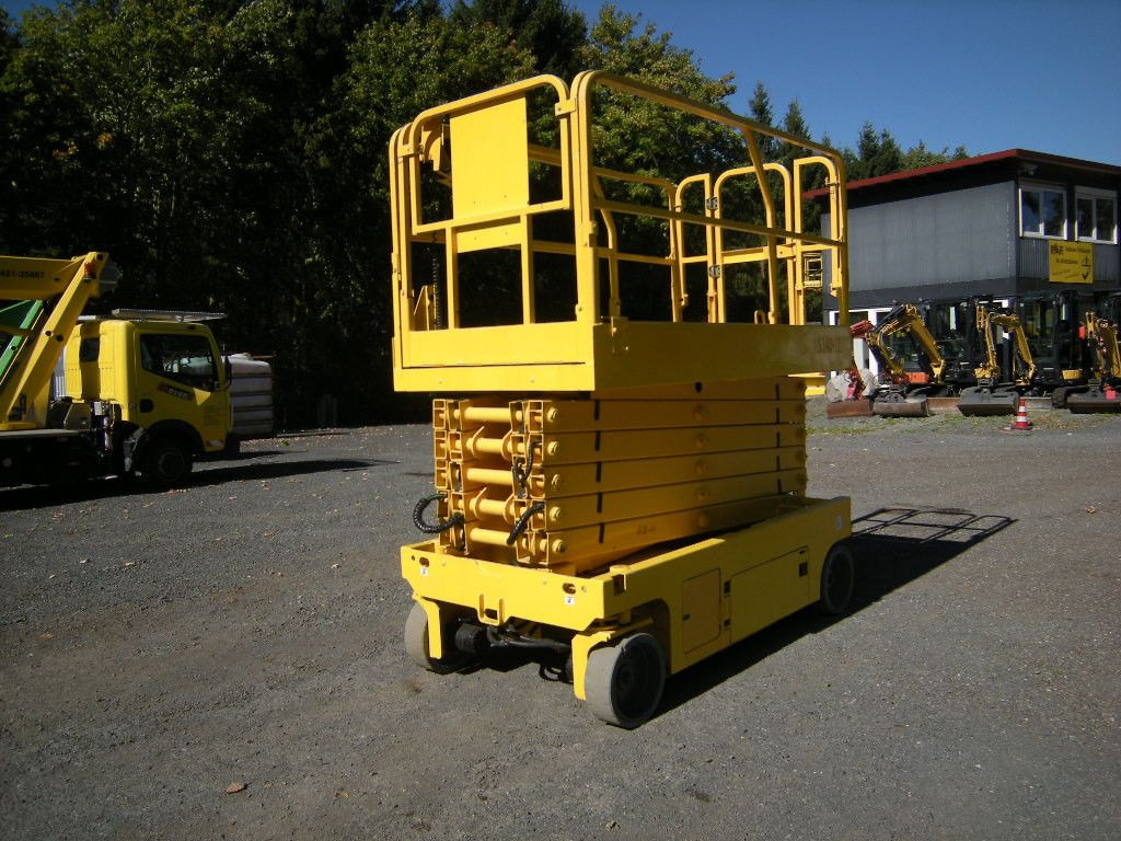 Vazdušna platforma montirana na kamion Genie GS 4047 Scherenarbeitsbühne Genie 14 m: slika 22