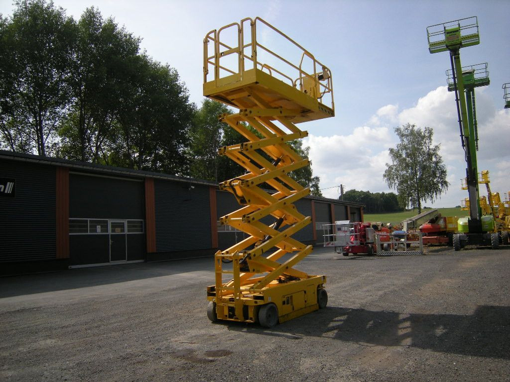 Genie GS 4047 Scherenarbeitsbühne Genie 14 m - Vazdušna platforma montirana na kamion: slika 2 Genie GS 4047 Scherenarbeitsbühne Genie 14 m - Vazdušna platforma montirana na kamion: slika 2
