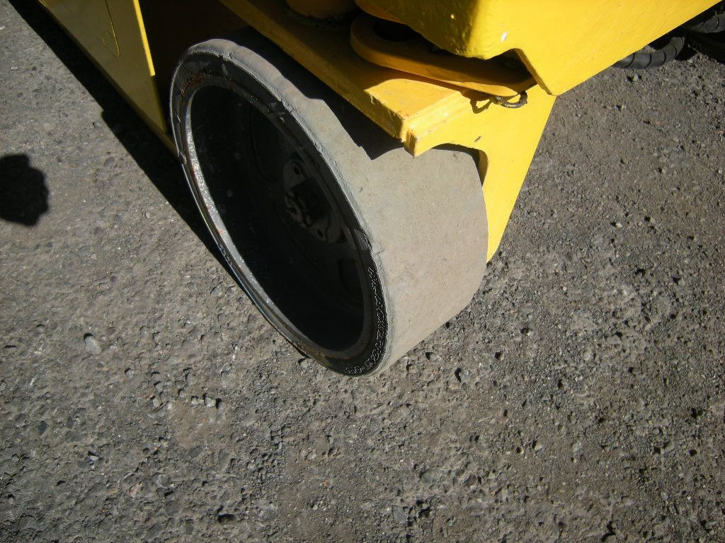 Vazdušna platforma montirana na kamion Genie GS 4047 Scherenarbeitsbühne Genie 14 m: slika 9