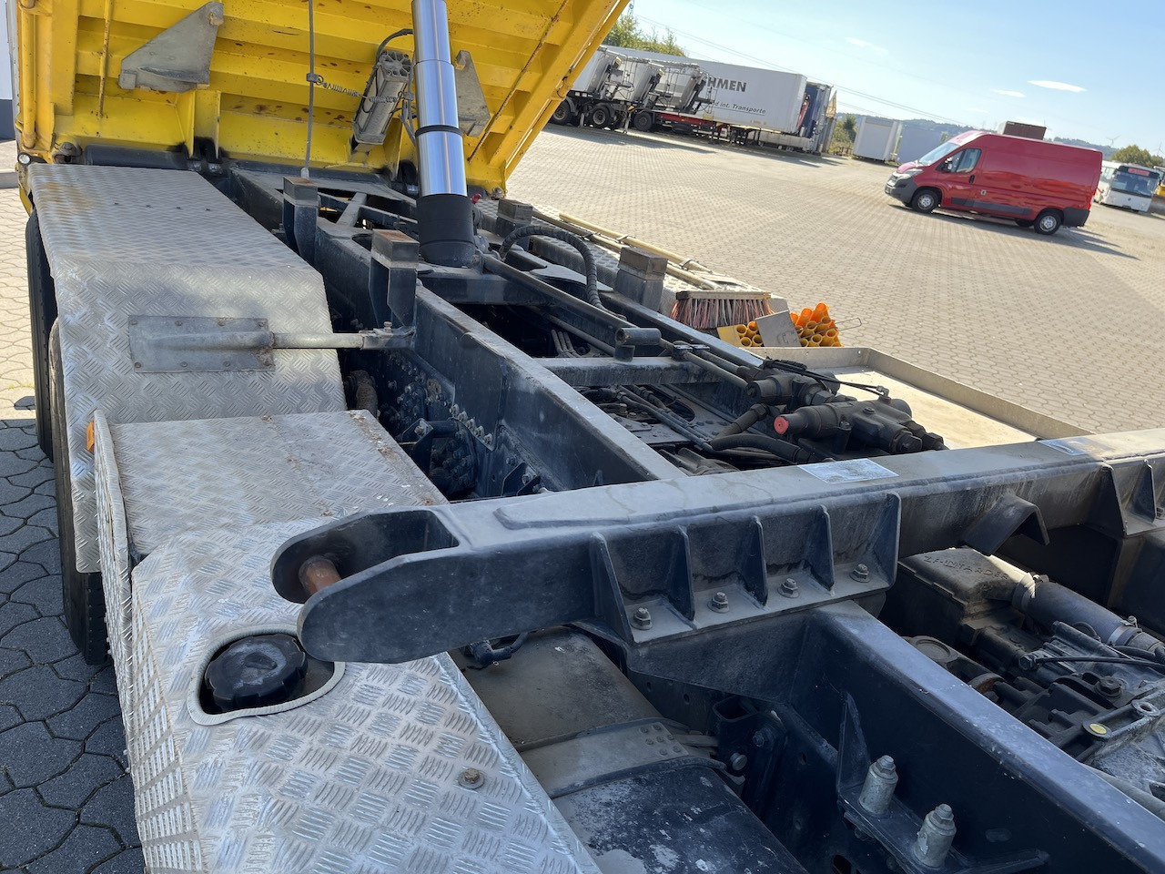 MAN TGS 28.480 6x4 4x4 Dreiseitenkipper Allrad Liftachse - Istovarivač: slika 3 MAN TGS 28.480 6x4 4x4 Dreiseitenkipper Allrad Liftachse - Istovarivač: slika 3