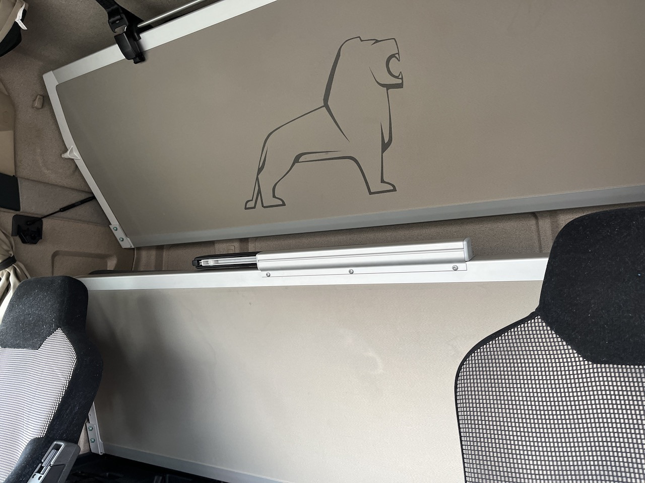 MAN TGX 26.500 6x2 Fahrgestell Lenk-Liftachse AHK - Kamion sa golom šasijom i zatvorenom kabinom: slika 4 MAN TGX 26.500 6x2 Fahrgestell Lenk-Liftachse AHK - Kamion sa golom šasijom i zatvorenom kabinom: slika 4