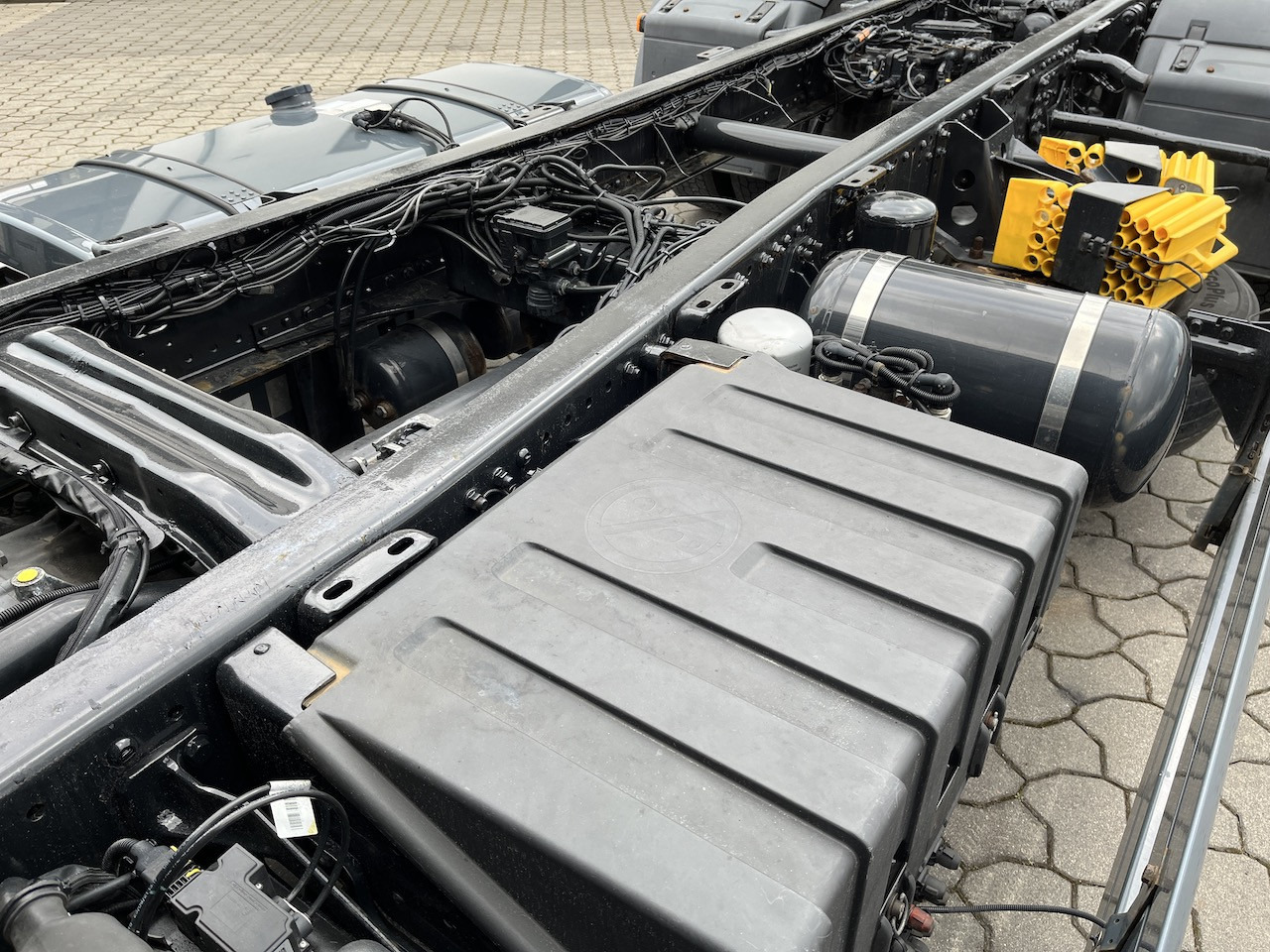 MAN TGX 26.500 6x2 Fahrgestell Lenk-Liftachse AHK - Kamion sa golom šasijom i zatvorenom kabinom: slika 5 MAN TGX 26.500 6x2 Fahrgestell Lenk-Liftachse AHK - Kamion sa golom šasijom i zatvorenom kabinom: slika 5