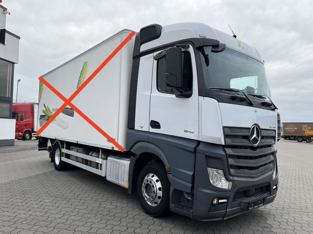 Mercedes-Benz 1842 4x2 FAHRGESTELL - Kamion sa golom šasijom i zatvorenom kabinom: slika 4 Mercedes-Benz 1842 4x2 FAHRGESTELL - Kamion sa golom šasijom i zatvorenom kabinom: slika 4