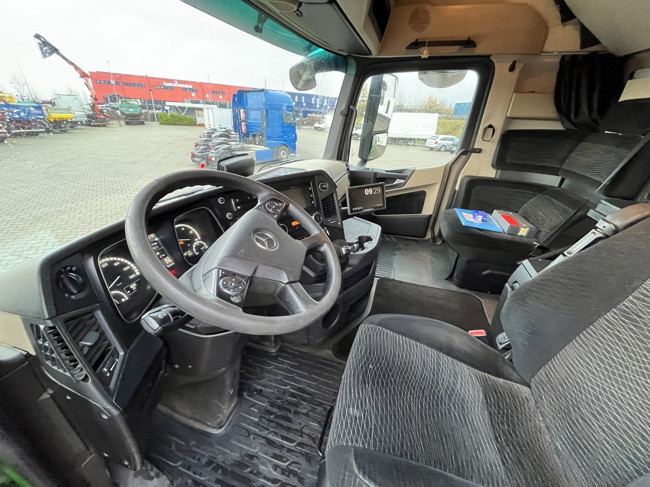 Mercedes-Benz Actros 2745 6x2 Gergen 21 70 Abrollkipper - Kamion sa hidrauličnom kukom: slika 3 Mercedes-Benz Actros 2745 6x2 Gergen 21 70 Abrollkipper - Kamion sa hidrauličnom kukom: slika 3
