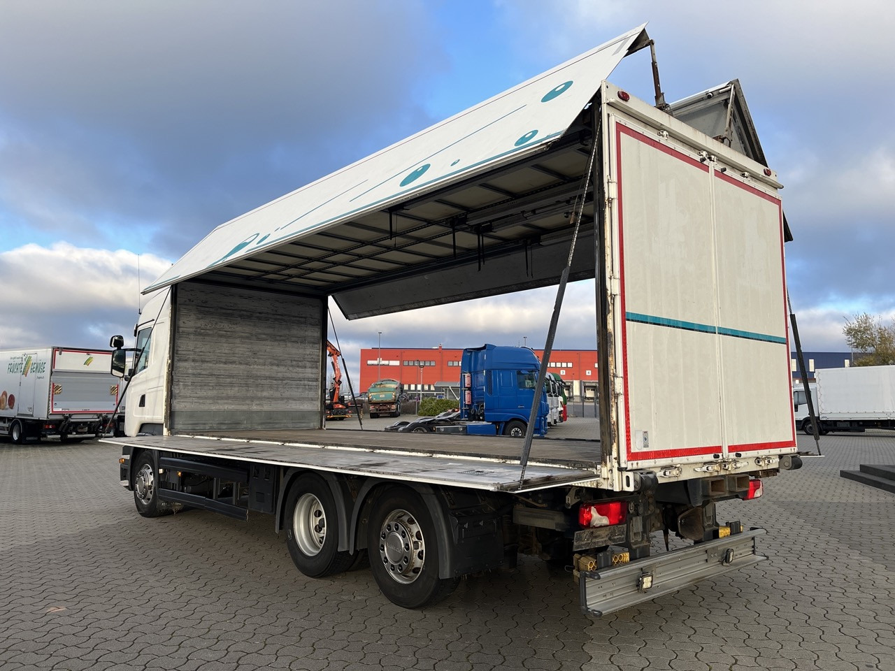 Scania R 450 6x2 Geränke Lenkachse Retarder - Kamion sa zatvorenim sandukom: slika 3 Scania R 450 6x2 Geränke Lenkachse Retarder - Kamion sa zatvorenim sandukom: slika 3