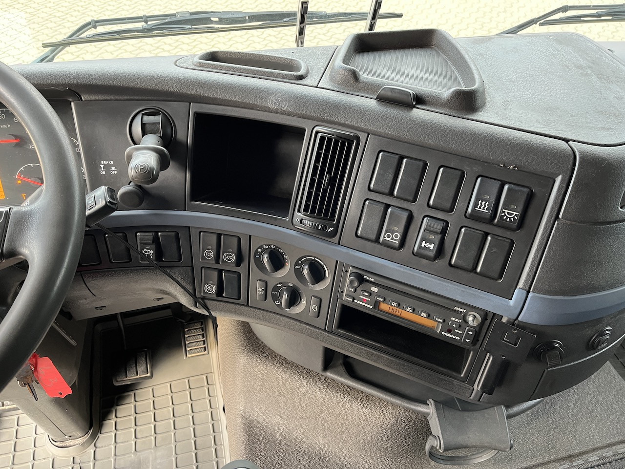 Volvo FH 520 6x2 Palfinger PK 12502 | AHK - Kamion sa dizalicom, Kamion sa tovarnim sandukom: slika 4 Volvo FH 520 6x2 Palfinger PK 12502 | AHK - Kamion sa dizalicom, Kamion sa tovarnim sandukom: slika 4