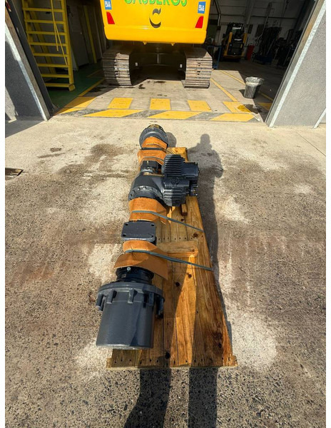 Komatsu PW140-7 REAR AXLE ASSEMBLY 20E-22-32000 - Osovina i delovi za Građevinska mašina: slika 3 Komatsu PW140-7 REAR AXLE ASSEMBLY 20E-22-32000 - Osovina i delovi za Građevinska mašina: slika 3