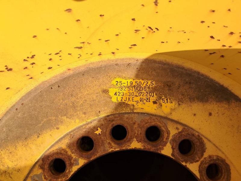 Komatsu WA380 4x RIM ASSY 423-30-62201 - Шины и диски za Građevinska mašina: slika 3 Komatsu WA380 4x RIM ASSY 423-30-62201 - Шины и диски za Građevinska mašina: slika 3