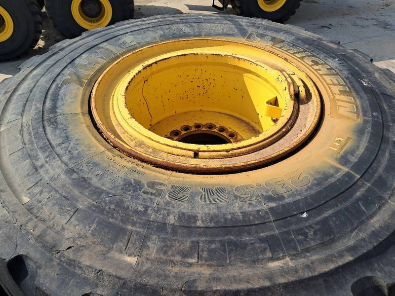 Komatsu WA380 4x RIM ASSY 423-30-62201 - Шины и диски za Građevinska mašina: slika 1 Komatsu WA380 4x RIM ASSY 423-30-62201 - Шины и диски za Građevinska mašina: slika 1