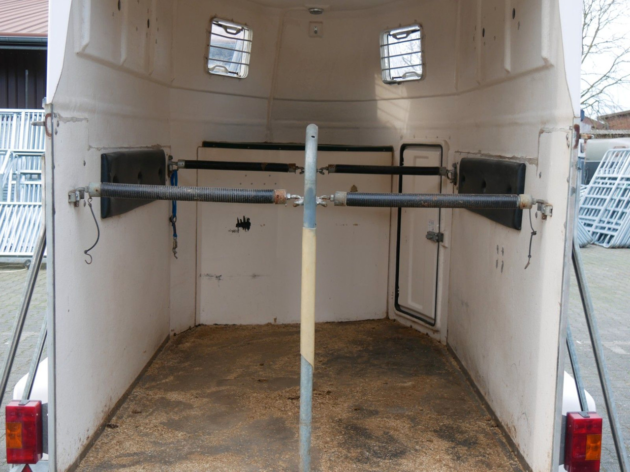 Sluis Vollpoly 2 Pferde mit Sattelkammer - Prikolica za prevoz stoke: slika 5 Sluis Vollpoly 2 Pferde mit Sattelkammer - Prikolica za prevoz stoke: slika 5