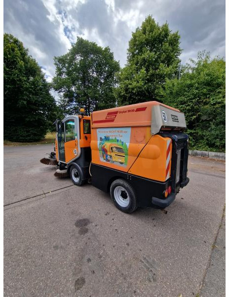 Bucher Kehrmaschine BUCHER-GUYER Kehrmaschine EG 4.500 kg Diesel Topzustand - Industrijska mašina za metenje: slika 5 Bucher Kehrmaschine BUCHER-GUYER Kehrmaschine EG 4.500 kg Diesel Topzustand - Industrijska mašina za metenje: slika 5