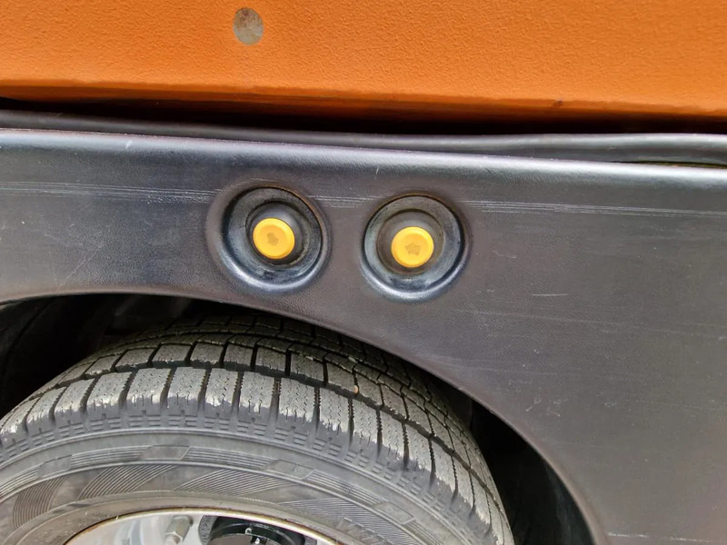 Industrijska mašina za metenje Bucher Kehrmaschine BUCHER-GUYER Kehrmaschine EG 4.500 kg Diesel Topzustand: slika 15