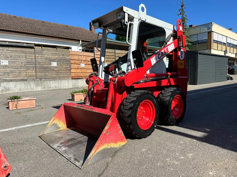 Case 1825 4x4 KOMPAKT / UNILADER mit Schaufel / Gabel - Kompaktni utovarivač guseničar: slika 4 Case 1825 4x4 KOMPAKT / UNILADER mit Schaufel / Gabel - Kompaktni utovarivač guseničar: slika 4
