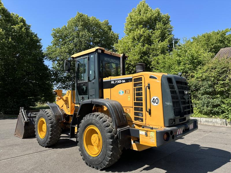Hyundai HL730-9A 4X4 Radlader Mulch-/Klappschaufel KLIMA A HL730-9A 4X4 Radlader Mulch-/Klappschaufel KLIMA A/C - Utovarivač točkaš: slika 4 Hyundai HL730-9A 4X4 Radlader Mulch-/Klappschaufel KLIMA A HL730-9A 4X4 Radlader Mulch-/Klappschaufel KLIMA A/C - Utovarivač točkaš: slika 4