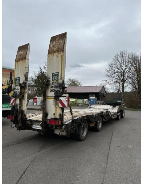 Müller-Mitteltal T4 4-Achs Tieflader Radmulden luftgefedert T4 4-Achs Tieflader Radmulden luftgefedert - Niska prikolica za prevoz: slika 4 Müller-Mitteltal T4 4-Achs Tieflader Radmulden luftgefedert T4 4-Achs Tieflader Radmulden luftgefedert - Niska prikolica za prevoz: slika 4