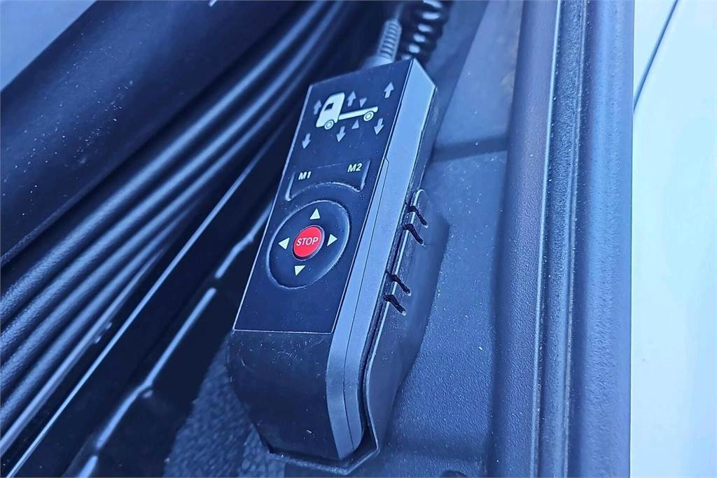 Kamion sa zatvorenim sandukom Mercedes-Benz ACTROS 5 1832 LNR 4x2 8,5n Fokor Ksa-umpikori: slika 18