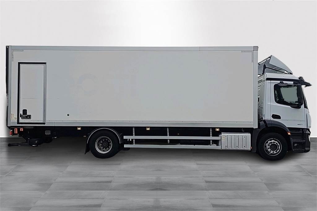 Mercedes-Benz ACTROS 5 SM 1827 L KSA - Kamion sa zatvorenim sandukom: slika 4 Mercedes-Benz ACTROS 5 SM 1827 L KSA - Kamion sa zatvorenim sandukom: slika 4