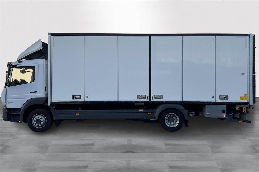 Mercedes-Benz ATEGO 1224L UMPIKORI + PL - Kamion sa zatvorenim sandukom: slika 2 Mercedes-Benz ATEGO 1224L UMPIKORI + PL - Kamion sa zatvorenim sandukom: slika 2