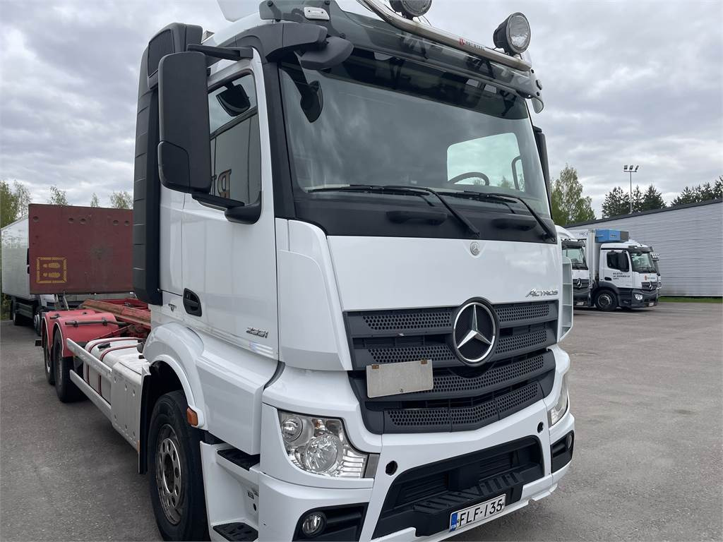 Mercedes-Benz Actros L 2551 L/6x2ENA - Kamion sa golom šasijom i zatvorenom kabinom: slika 2 Mercedes-Benz Actros L 2551 L/6x2ENA - Kamion sa golom šasijom i zatvorenom kabinom: slika 2