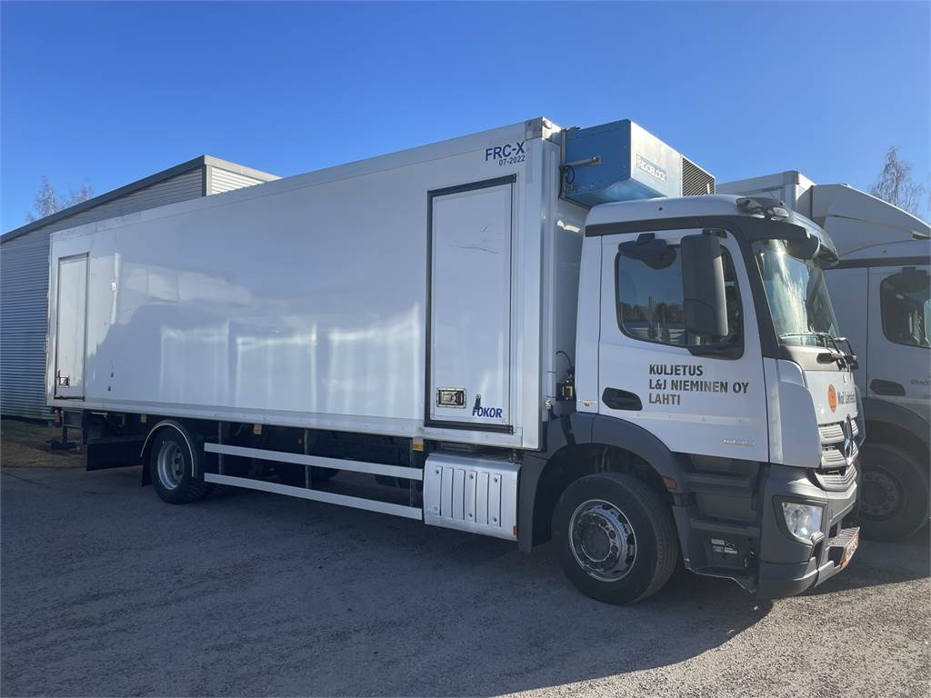 Mercedes-Benz Antos 1830L FRC kakslämpökori + PL-Nostin - Izotermički kamion: slika 1 Mercedes-Benz Antos 1830L FRC kakslämpökori + PL-Nostin - Izotermički kamion: slika 1