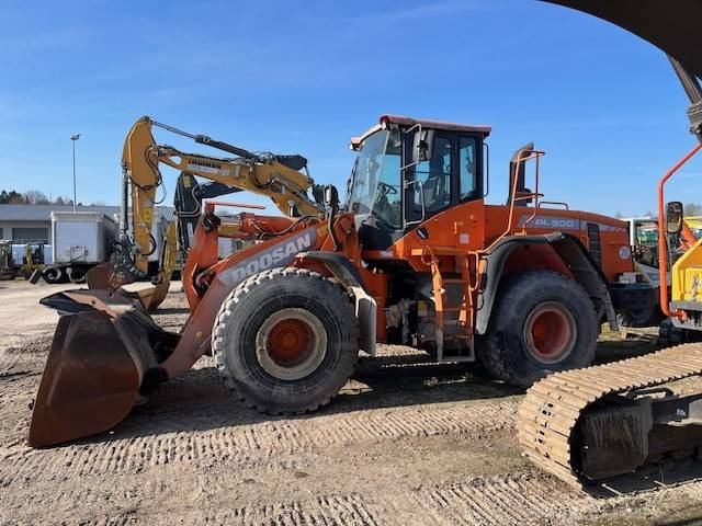 Doosan DL 300-3 (12005349) - Utovarivač točkaš: slika 1 Doosan DL 300-3 (12005349) - Utovarivač točkaš: slika 1