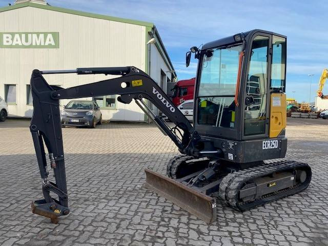 Volvo ECR 25 D MIETE / RENTAL (12001505) - Mini bager: slika 1 Volvo ECR 25 D MIETE / RENTAL (12001505) - Mini bager: slika 1