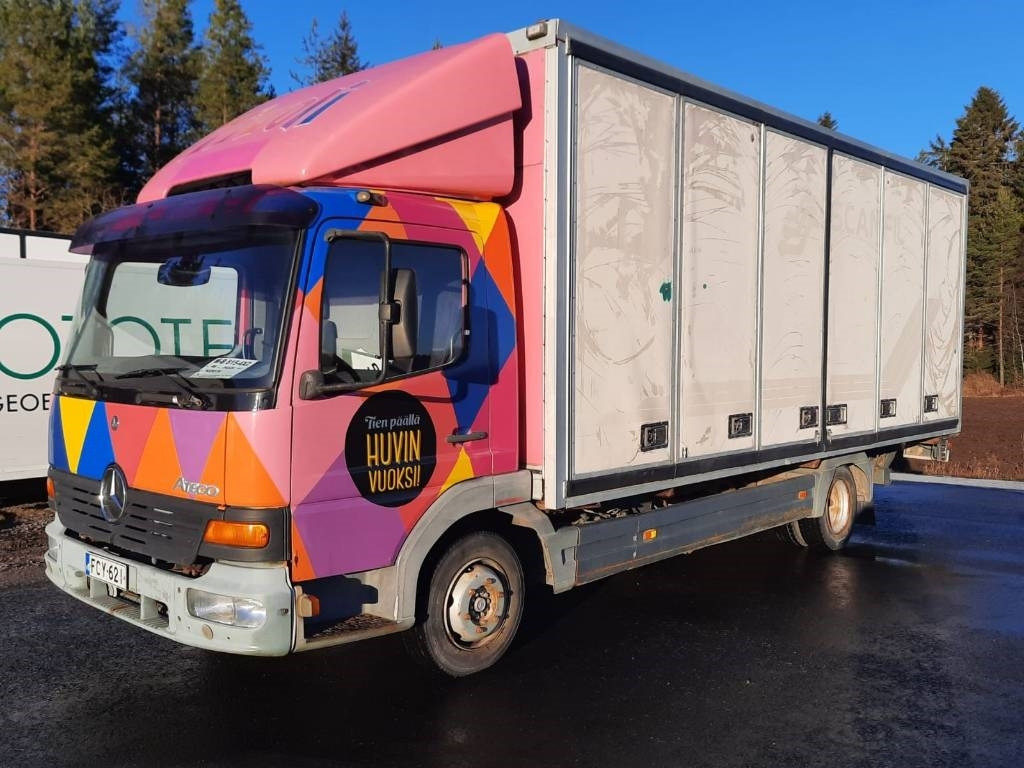 Mercedes-Benz 815 - Kamion sa zatvorenim sandukom: slika 1 Mercedes-Benz 815 - Kamion sa zatvorenim sandukom: slika 1