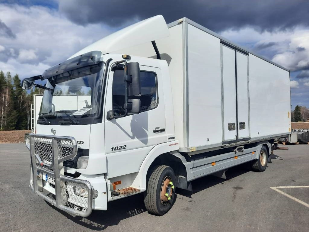 Mercedes-Benz Atego 1022 - Kamion sa zatvorenim sandukom: slika 1 Mercedes-Benz Atego 1022 - Kamion sa zatvorenim sandukom: slika 1