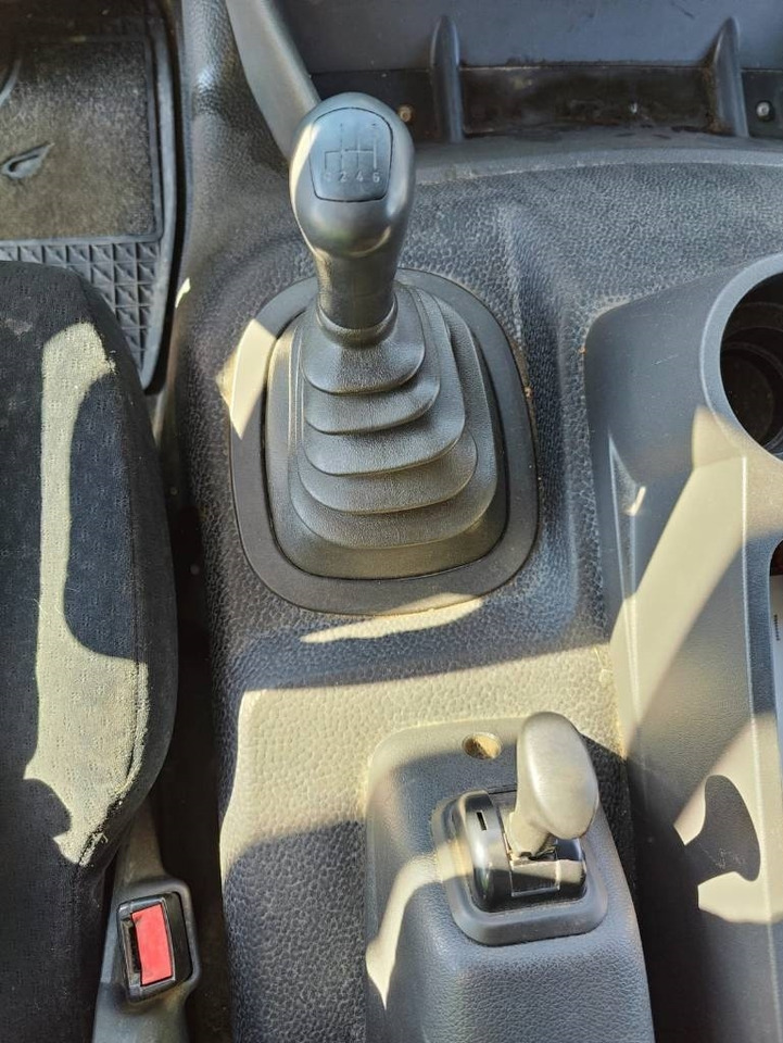 Kamion sa zatvorenim sandukom Mercedes-Benz Atego 1524: slika 13