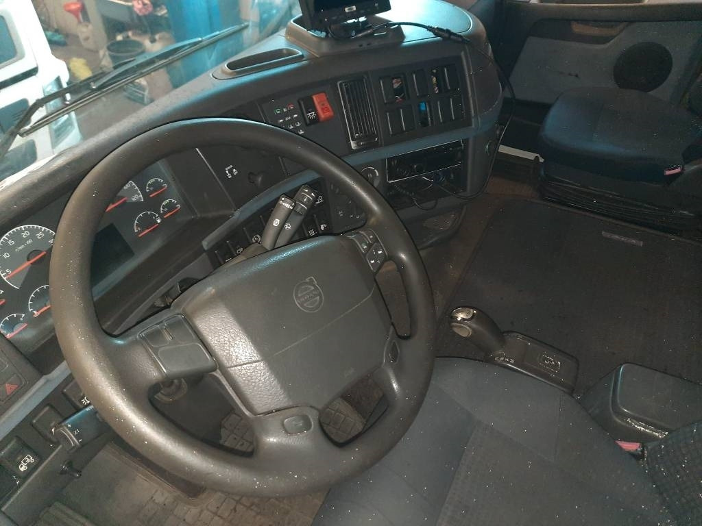 Volvo FH 13 440 - Kamion sa golom šasijom i zatvorenom kabinom: slika 5 Volvo FH 13 440 - Kamion sa golom šasijom i zatvorenom kabinom: slika 5