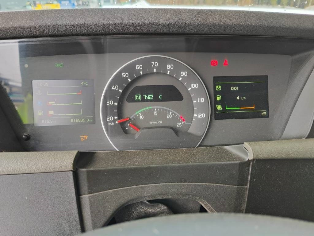 Kamion sa golom šasijom i zatvorenom kabinom Volvo FH 13: slika 11 Kamion sa golom šasijom i zatvorenom kabinom Volvo FH 13: slika 11