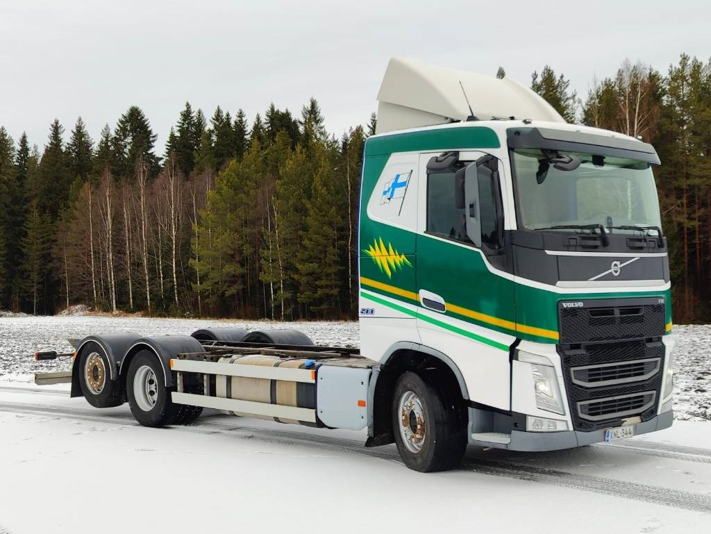 Volvo FH 13 - Kamion sa golom šasijom i zatvorenom kabinom: slika 2 Volvo FH 13 - Kamion sa golom šasijom i zatvorenom kabinom: slika 2