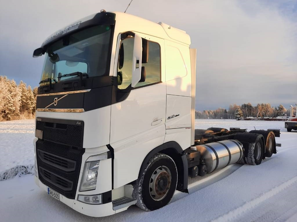 Volvo FH 13 - Kamion sa golom šasijom i zatvorenom kabinom: slika 1 Volvo FH 13 - Kamion sa golom šasijom i zatvorenom kabinom: slika 1