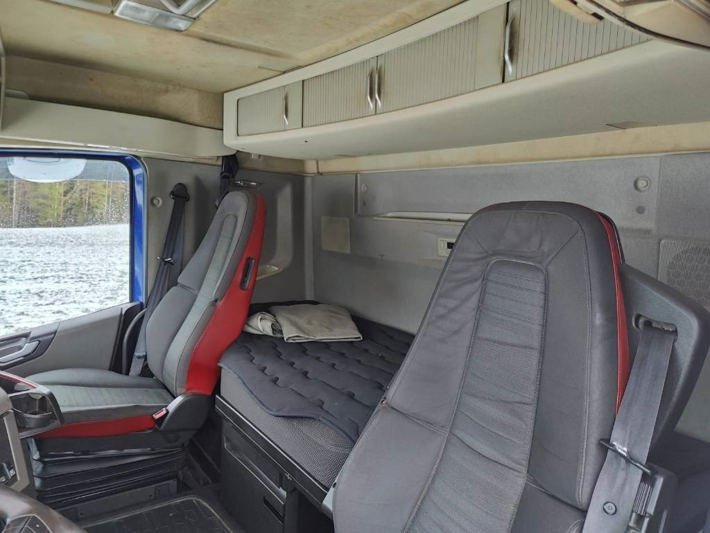 Kamion sa golom šasijom i zatvorenom kabinom Volvo FH 13: slika 9 Kamion sa golom šasijom i zatvorenom kabinom Volvo FH 13: slika 9