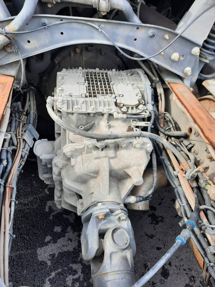 Volvo FH13 - Kamion sa golom šasijom i zatvorenom kabinom: slika 5 Volvo FH13 - Kamion sa golom šasijom i zatvorenom kabinom: slika 5