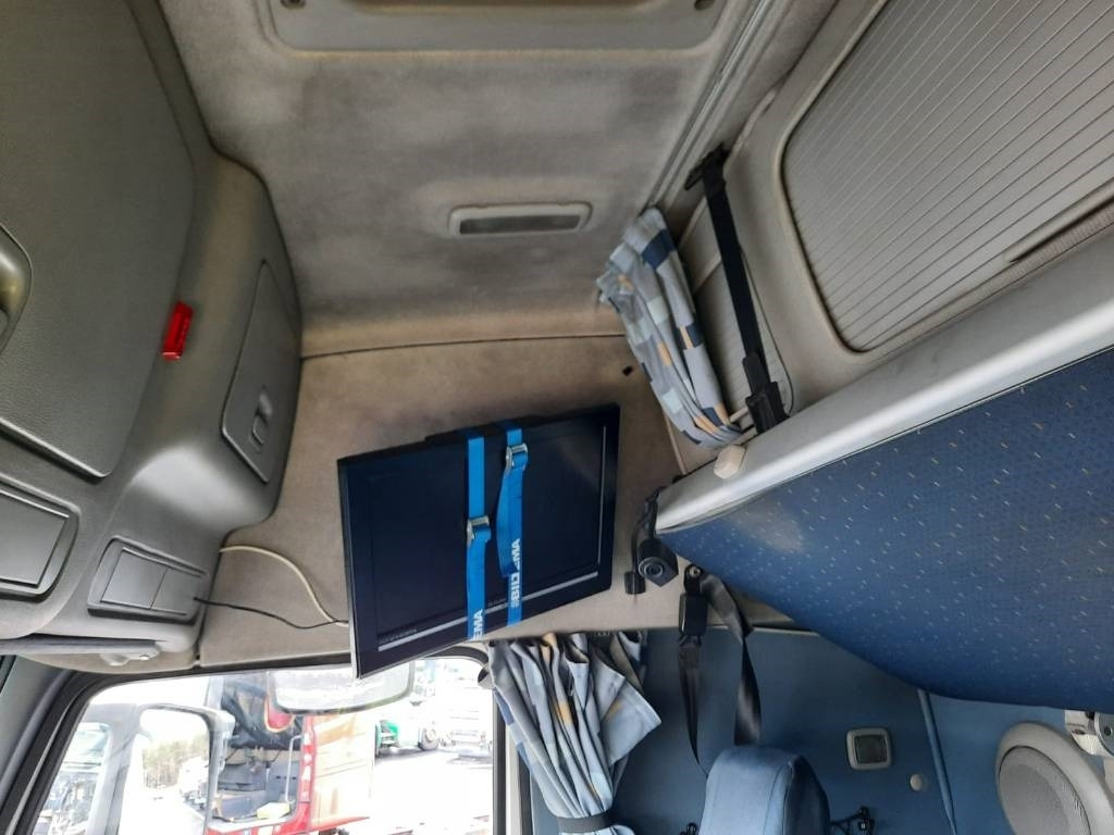 Kamion sa golom šasijom i zatvorenom kabinom Volvo FH13: slika 7
