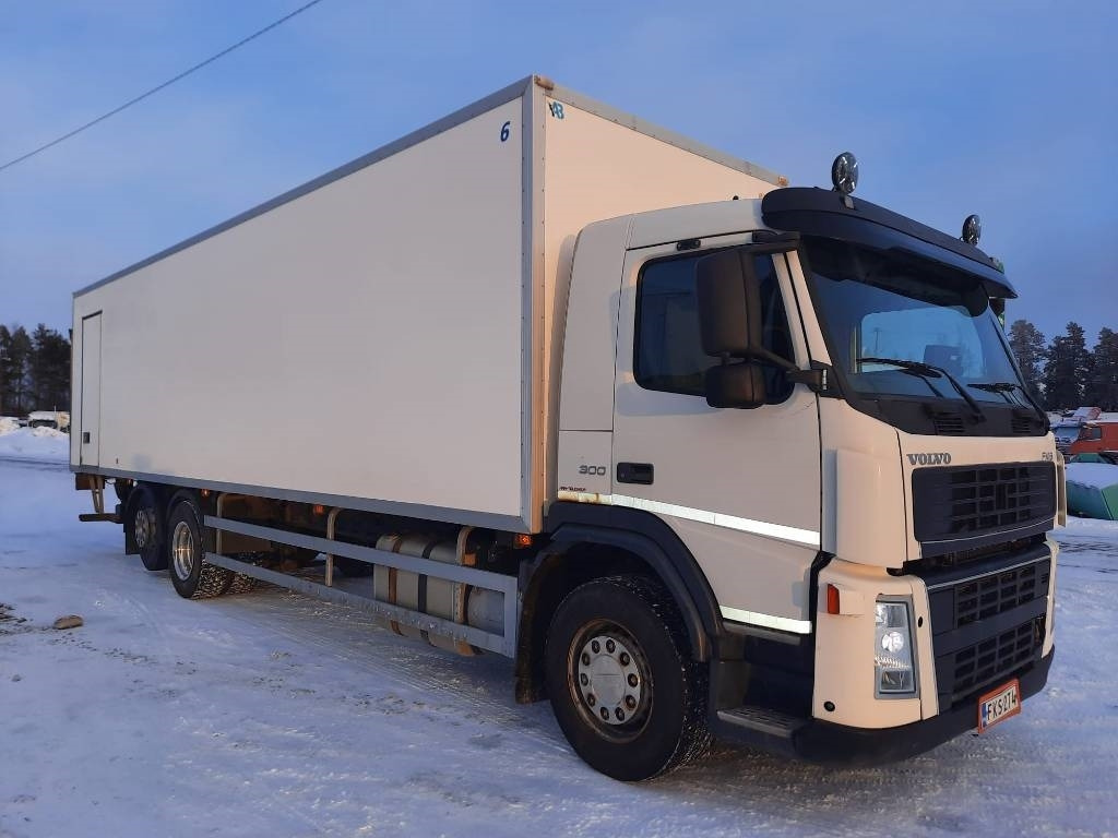 Volvo FM 9 300 - Kamion sa zatvorenim sandukom: slika 2 Volvo FM 9 300 - Kamion sa zatvorenim sandukom: slika 2