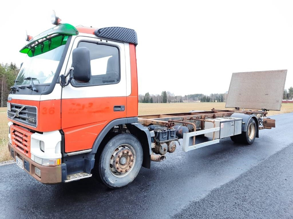 Volvo FM12 - Kamion za prevoz kontejnera/ Kamion sa promenjivim sandukom: slika 1 Volvo FM12 - Kamion za prevoz kontejnera/ Kamion sa promenjivim sandukom: slika 1