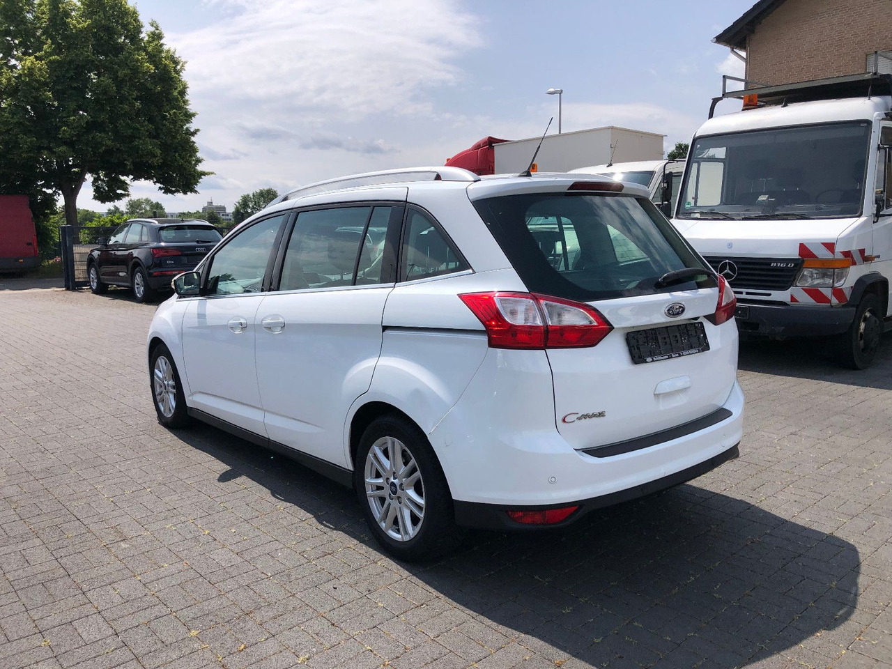 Ford Grand C-Max 2.0 TDCi Titanium - Putnički kombi: slika 4 Ford Grand C-Max 2.0 TDCi Titanium - Putnički kombi: slika 4