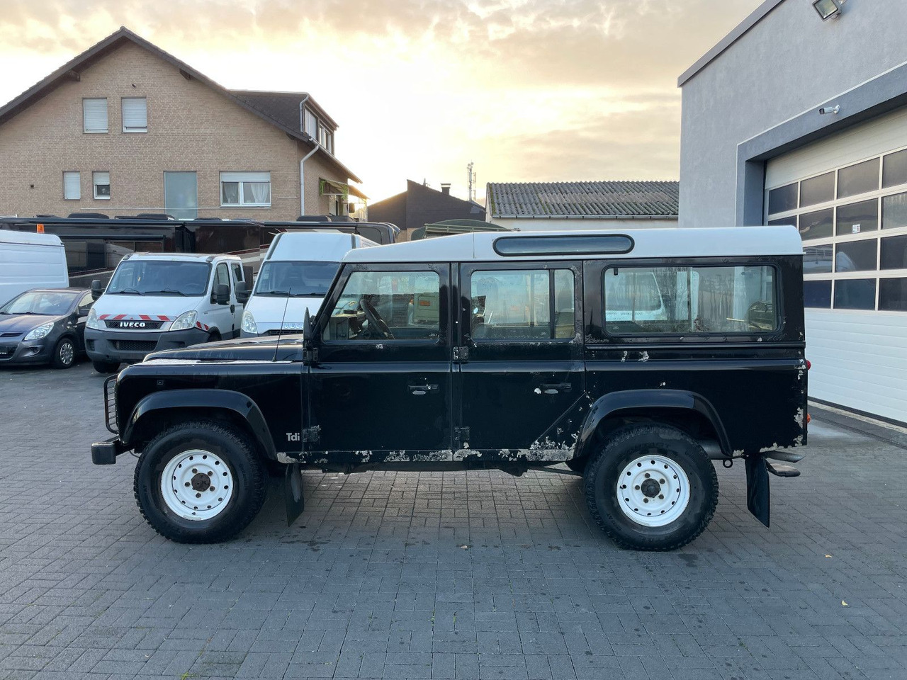 Land Rover Defender 110 SW 2.5 TD , Wohnm.Zulassung, 1.Hand - SUVSUV: slika 5 Land Rover Defender 110 SW 2.5 TD , Wohnm.Zulassung, 1.Hand - SUVSUV: slika 5