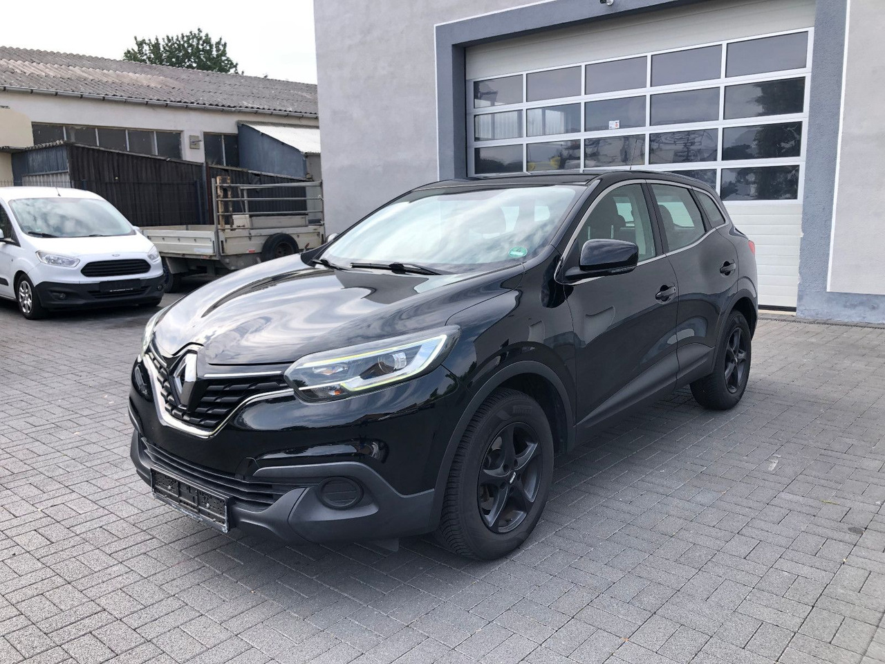 Renault Kadjar 1.2i Life - SUVSUV: slika 1 Renault Kadjar 1.2i Life - SUVSUV: slika 1