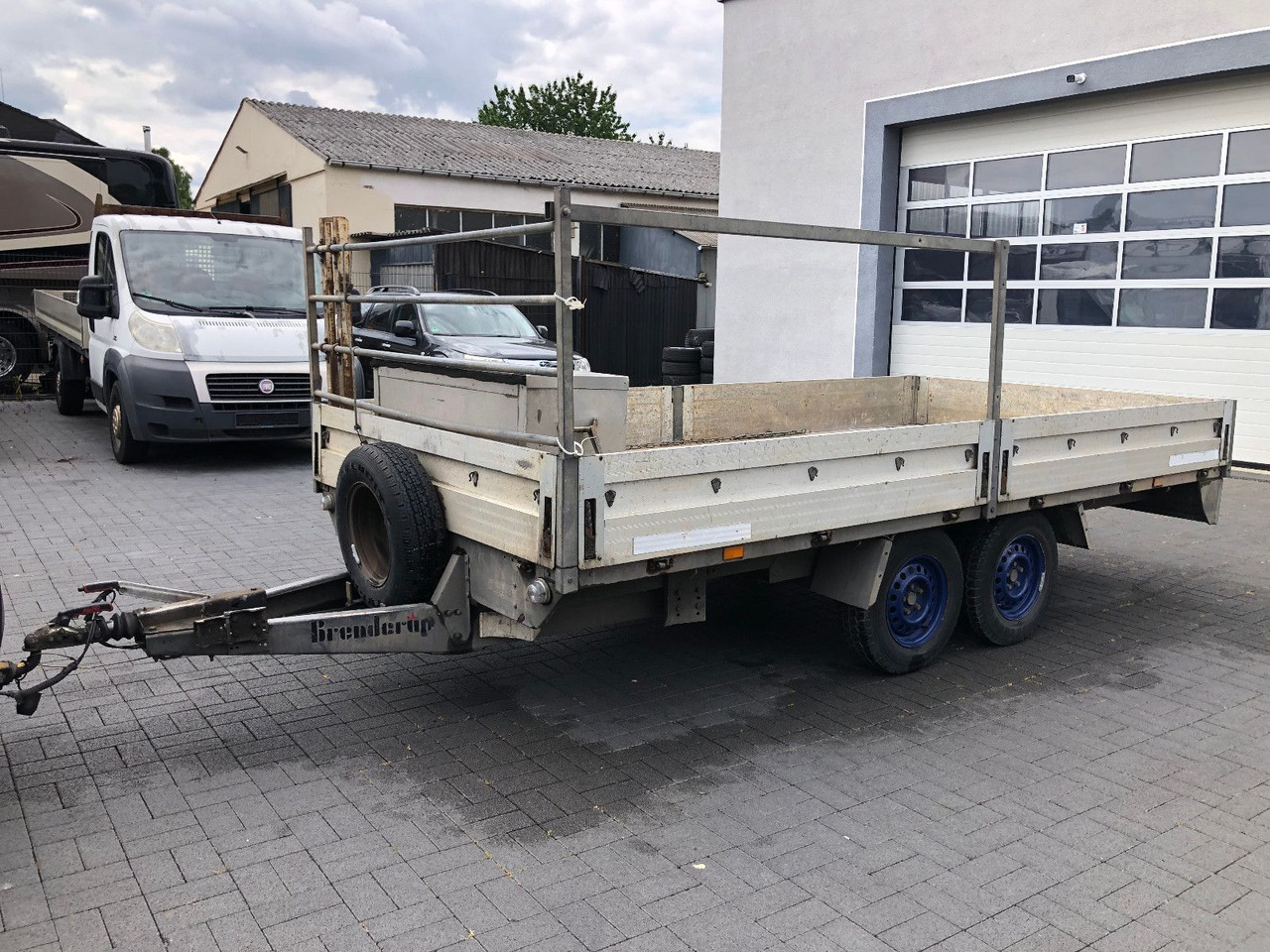 THULE D9 - 2500 kg GG, 4,20m. lang - Plato prikolica: slika 1 THULE D9 - 2500 kg GG, 4,20m. lang - Plato prikolica: slika 1