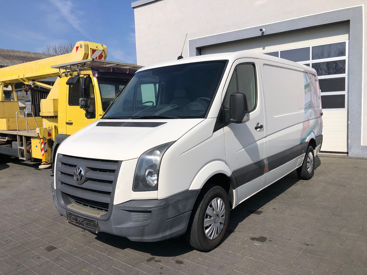 Volkswagen Crafter 2.5 TDI 30 mittel L2H1, Klima - Mali kombi: slika 1 Volkswagen Crafter 2.5 TDI 30 mittel L2H1, Klima - Mali kombi: slika 1