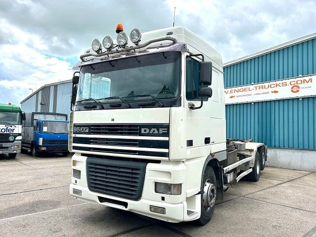 DAF 95.480 XF SPACECAB 6x2 WITH HOOK-ARM SYSTEM (EURO 3 / ZF16 MANUAL GEARBOX / ZF-INTARDER / STEEL-/AIR SUSPENSION / AIRCONDITIONIN - Kamion sa hidrauličnom kukom: slika 1 DAF 95.480 XF SPACECAB 6x2 WITH HOOK-ARM SYSTEM (EURO 3 / ZF16 MANUAL GEARBOX / ZF-INTARDER / STEEL-/AIR SUSPENSION / AIRCONDITIONIN - Kamion sa hidrauličnom kukom: slika 1