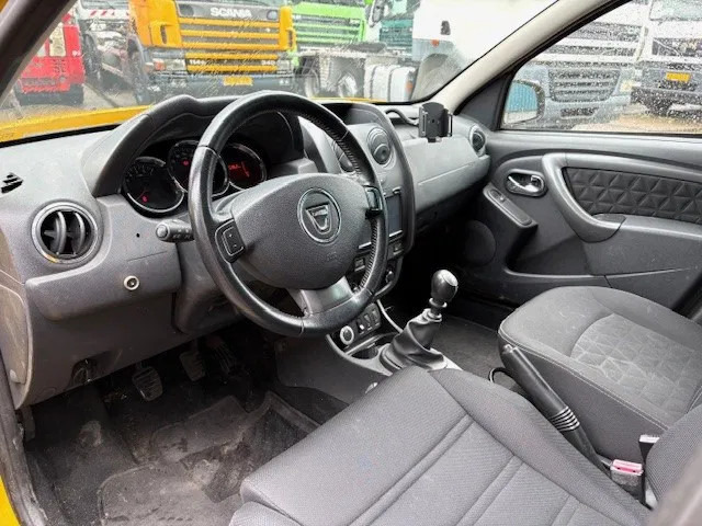 Automobil Dacia Duster 1.5DCI 4x4 MINI MPV (6 GEARS MANUAL GEARBOX / AIRCONDITIONING / CRUISE CONTROL / ETC.): slika 8