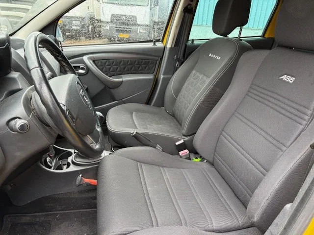 Automobil Dacia Duster 1.5DCI 4x4 MINI MPV (6 GEARS MANUAL GEARBOX / AIRCONDITIONING / CRUISE CONTROL / ETC.): slika 9