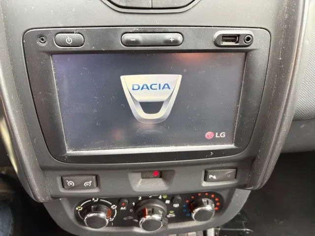 Automobil Dacia Duster 1.5DCI 4x4 MINI MPV (6 GEARS MANUAL GEARBOX / AIRCONDITIONING / CRUISE CONTROL / ETC.): slika 12
