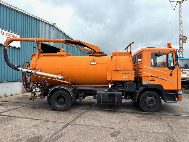 MAN F 15.192 (6-CILINDER) WITH GEESINK VACUUM TANK (MANUAL GEARBOX / P.T.O.) ORIGINAL DUTCH TRUCK - Vakuumska cisterna: slika 4 MAN F 15.192 (6-CILINDER) WITH GEESINK VACUUM TANK (MANUAL GEARBOX / P.T.O.) ORIGINAL DUTCH TRUCK - Vakuumska cisterna: slika 4