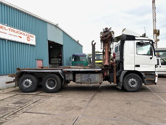 Mercedes-Benz Actros 2540 L 6x2 MP1 WITH V-CRANE & HOOK-ARM SYSTEM (EPS WITH CLUTCH (3 PEDALS) / REDUCTION AXLE / STEEL-/AIR SUSPENSION / P.T. - Kamion sa hidrauličnom kukom, Kamion sa dizalicom: slika 4 Mercedes-Benz Actros 2540 L 6x2 MP1 WITH V-CRANE & HOOK-ARM SYSTEM (EPS WITH CLUTCH (3 PEDALS) / REDUCTION AXLE / STEEL-/AIR SUSPENSION / P.T. - Kamion sa hidrauličnom kukom, Kamion sa dizalicom: slika 4
